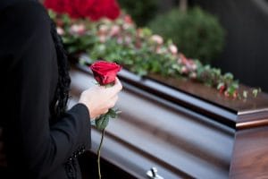 Funerária deve indenizar família por falha na prestação de serviço | Juristas