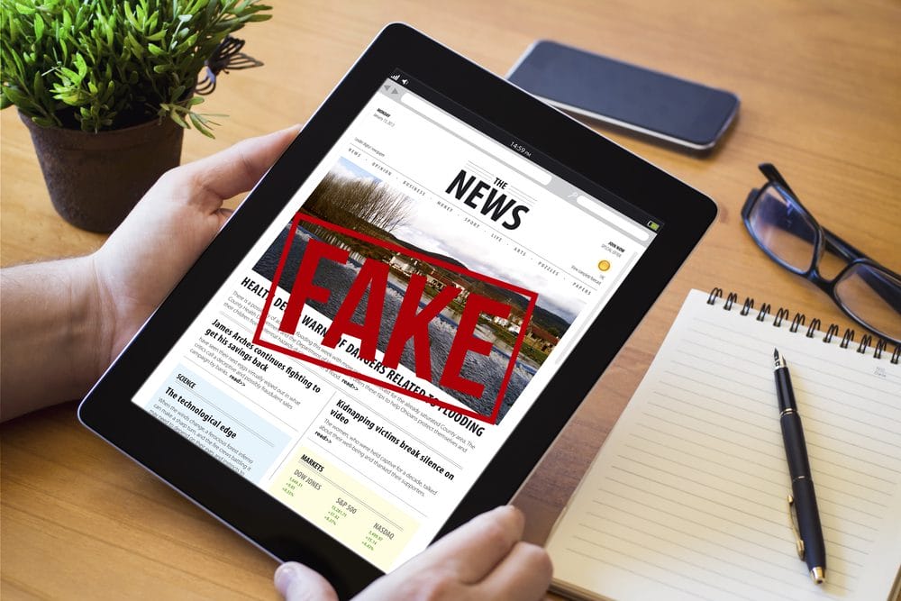 Fake News no Facebook - Rede Social