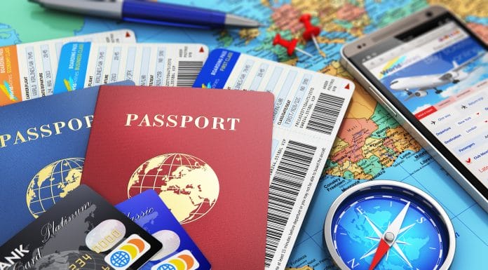 Vários Passaportes e Cartões de Crédito