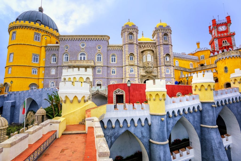 Descubra Portugal: Os 10 Melhores Destinos Turísticos para Visitar em 2024 3 | Juristas Sintra - Castelo da Pena - Portugal