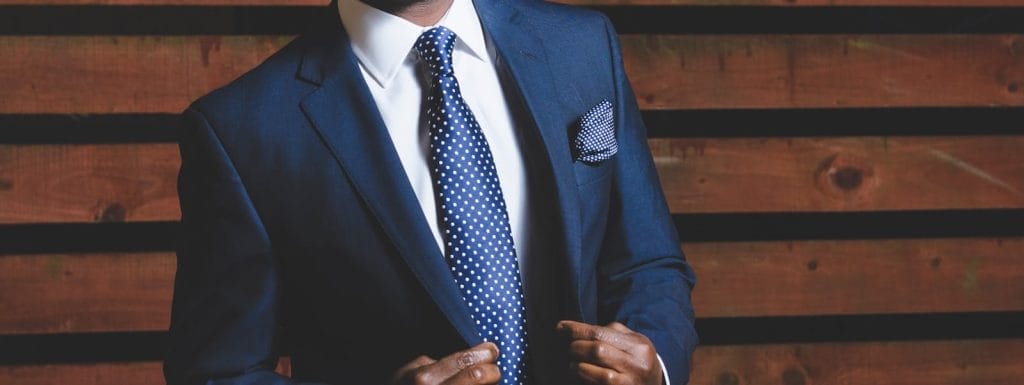 Modelo - Contrato de Apoio Jurídico em Escritório de Advocacia 1 | Juristas man wearing blue suit