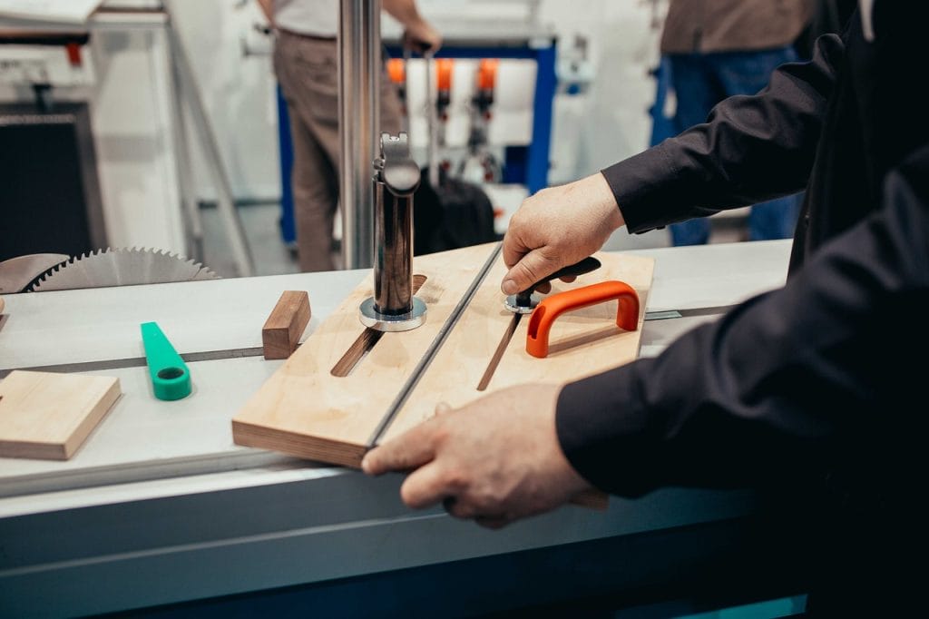 Modelo - Contrato de Prestação de Serviços de Marcenaria de Móveis Exclusivos e de Luxo 1 | Juristas woodworking, sliding table saw, security system