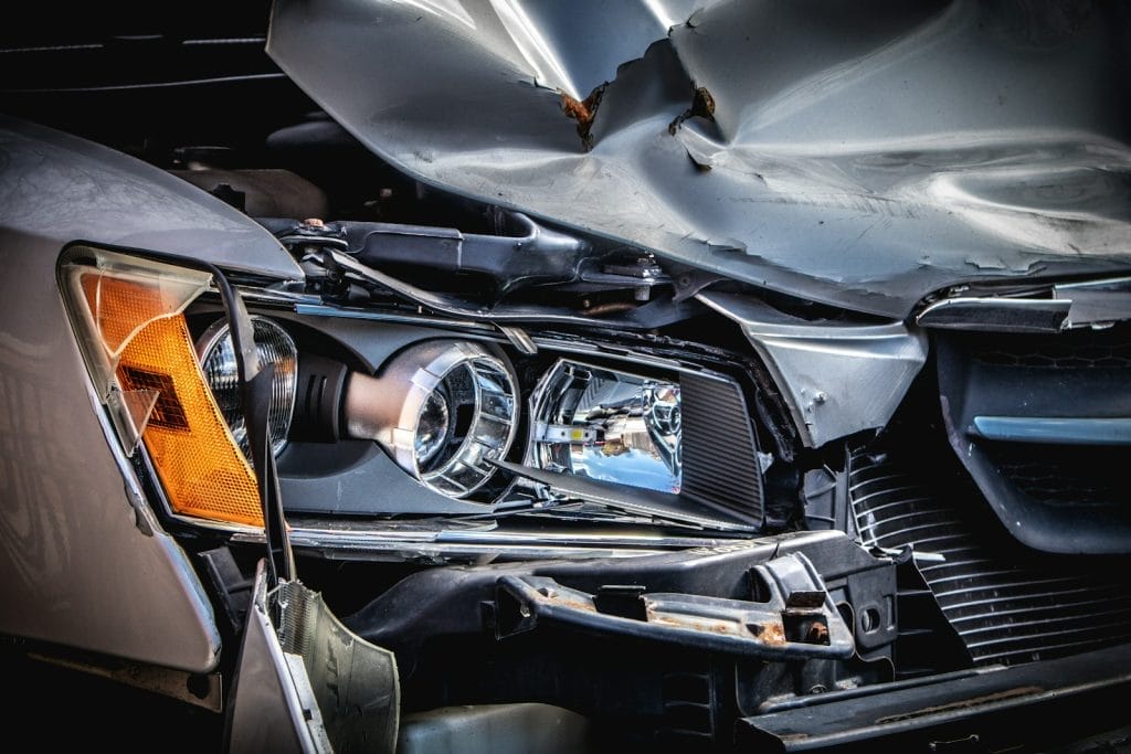Modelo de petição de ação de reparação a título de danos morais e materiais por acidente de veículo 1 | Juristas silver and black car engine