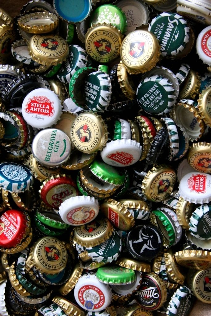 Como Obter uma Marca Registrada: Guia Passo a Passo 2 | Juristas white and green bottle cap