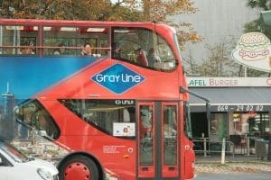 Modelo de Contrato de Locação de Ônibus para fins turísticos no Nordeste Brasileiro 1 | Juristas a red double decker bus