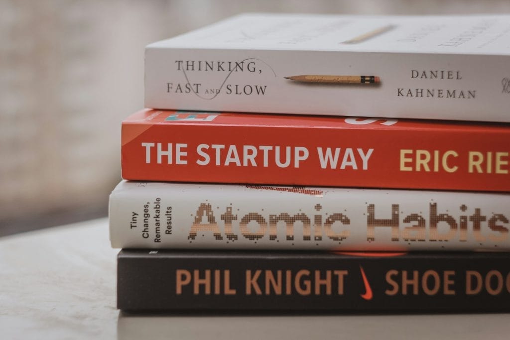 5 Motivos para uma Startup Registrar sua Marca 2 | Juristas three white and red labeled boxes